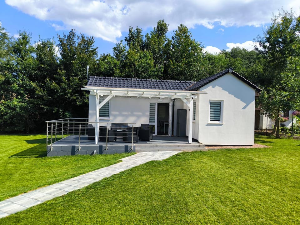 Property building, Day, Garden, Garden view