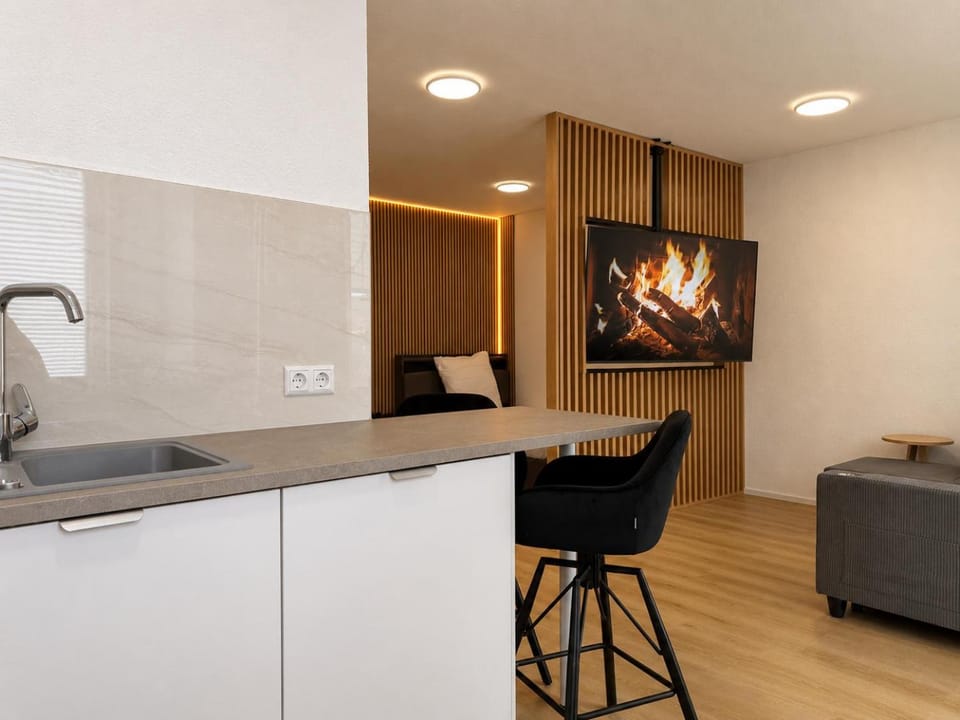 TV and multimedia, Kitchen or kitchenette, Living room, Seating area