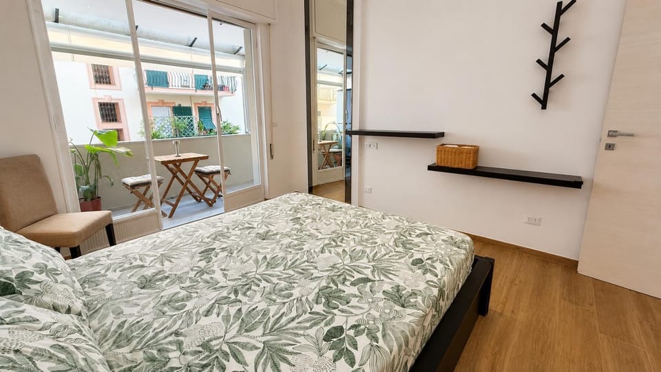 Bed, Balcony/Terrace, Photo of the whole room, Bedroom