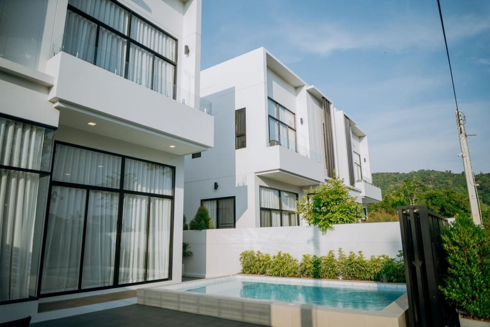 Property building, Swimming pool