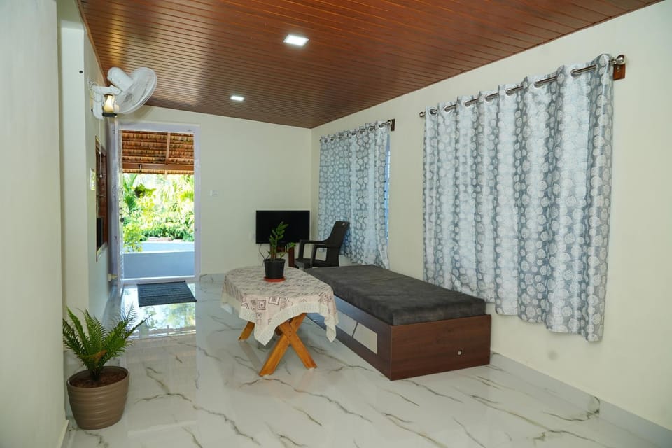 Kerevolu Heritage Stay - Estate, Home Food, Near to Sight Seeings Vacation rental in Karnataka