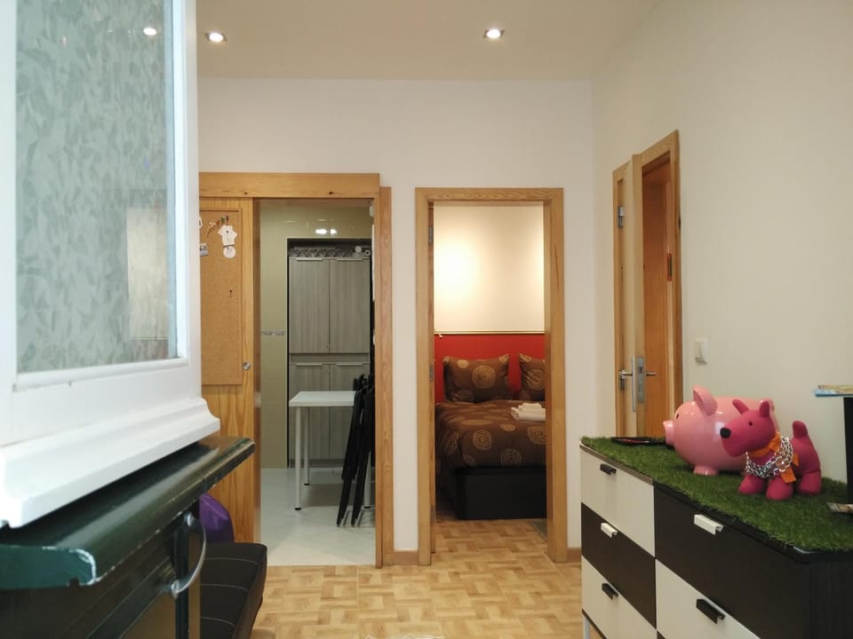 Kitchen or kitchenette, Living room, Seating area, Dining area, Bedroom