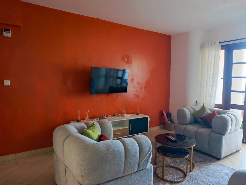 Communal lounge/ TV room, TV and multimedia, Living room, Seating area, Evening entertainment