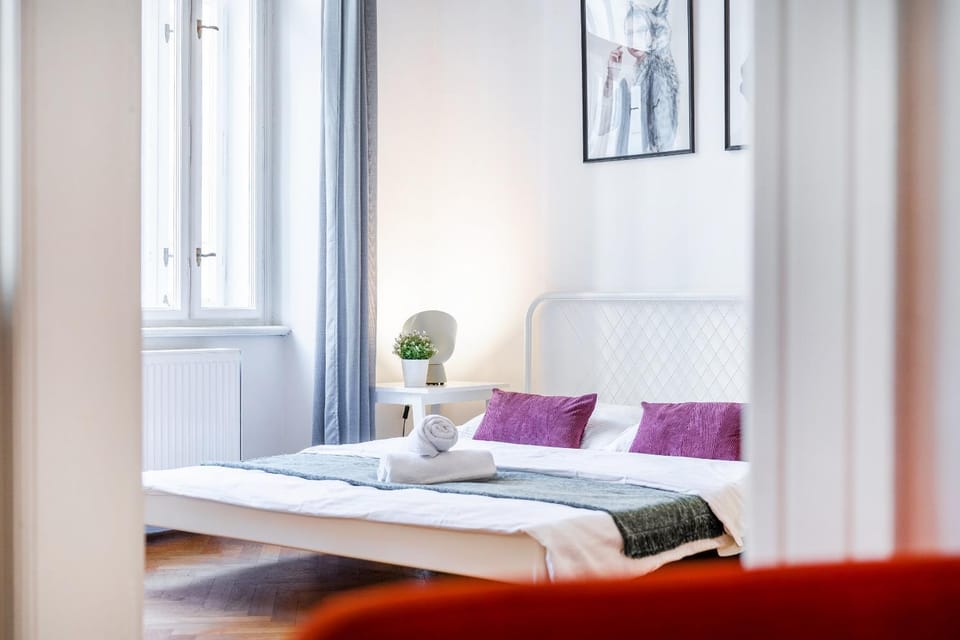 2BDR Old Town Square Apartments w Fast Wi-Fi Apartment in Prague