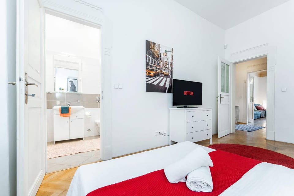 2BDR Old Town Square Apartments w Fast Wi-Fi Apartment in Prague