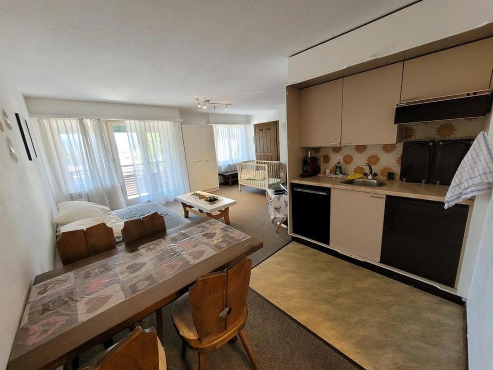 Kitchen or kitchenette, Living room, Seating area, pet friendly
