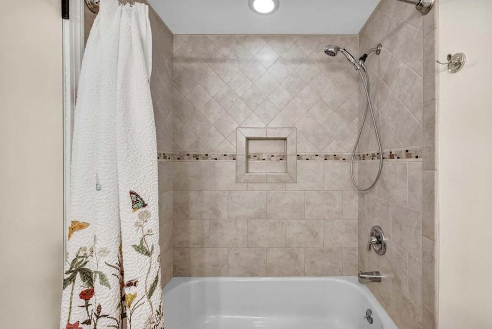 Backyard Pool - Hot Tub - Game Room House in Springfield Township