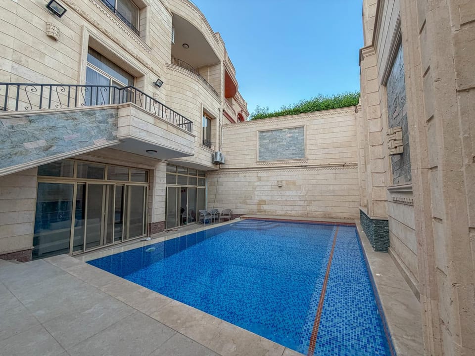 Property building, Day, Pool view, Swimming pool