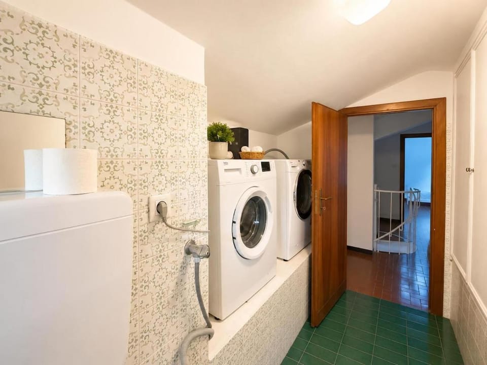 Small villa, terrace, parking, 10 min to the beach Apartment in Santa Margherita Ligure