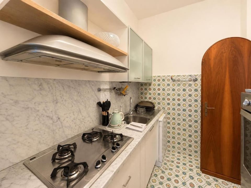 Small villa, terrace, parking, 10 min to the beach Apartment in Santa Margherita Ligure