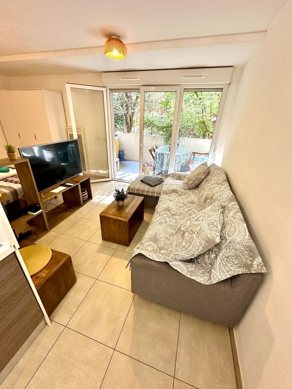 Studio calme et climatisé avec terrasse Apartment in Nice