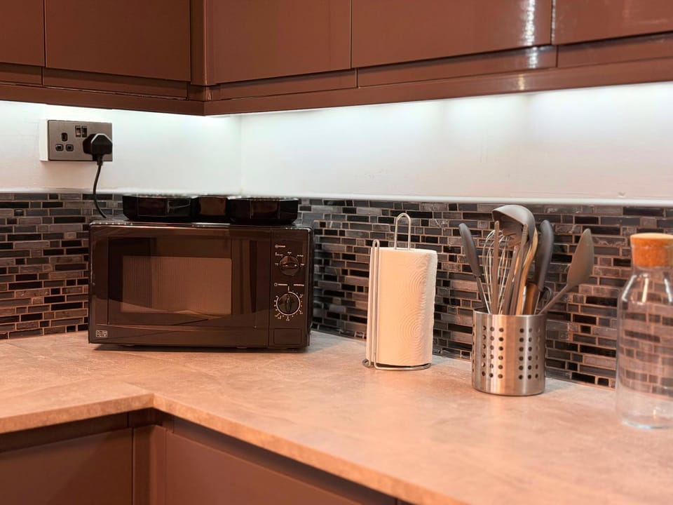 Ground-Floor Borough Flat Apartment in London Borough of Southwark
