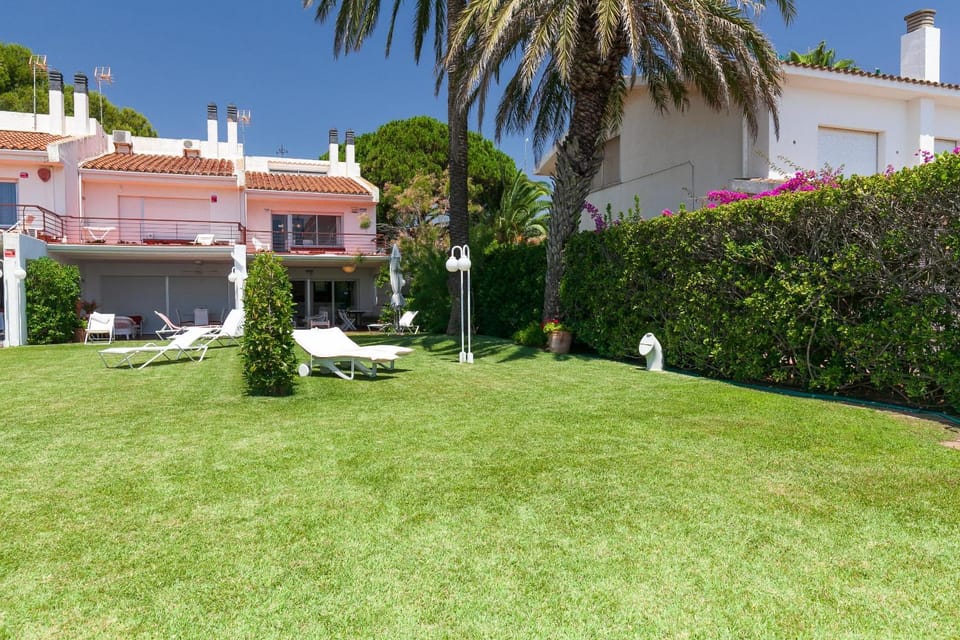 UHC Casa Family Geranis House in Cambrils