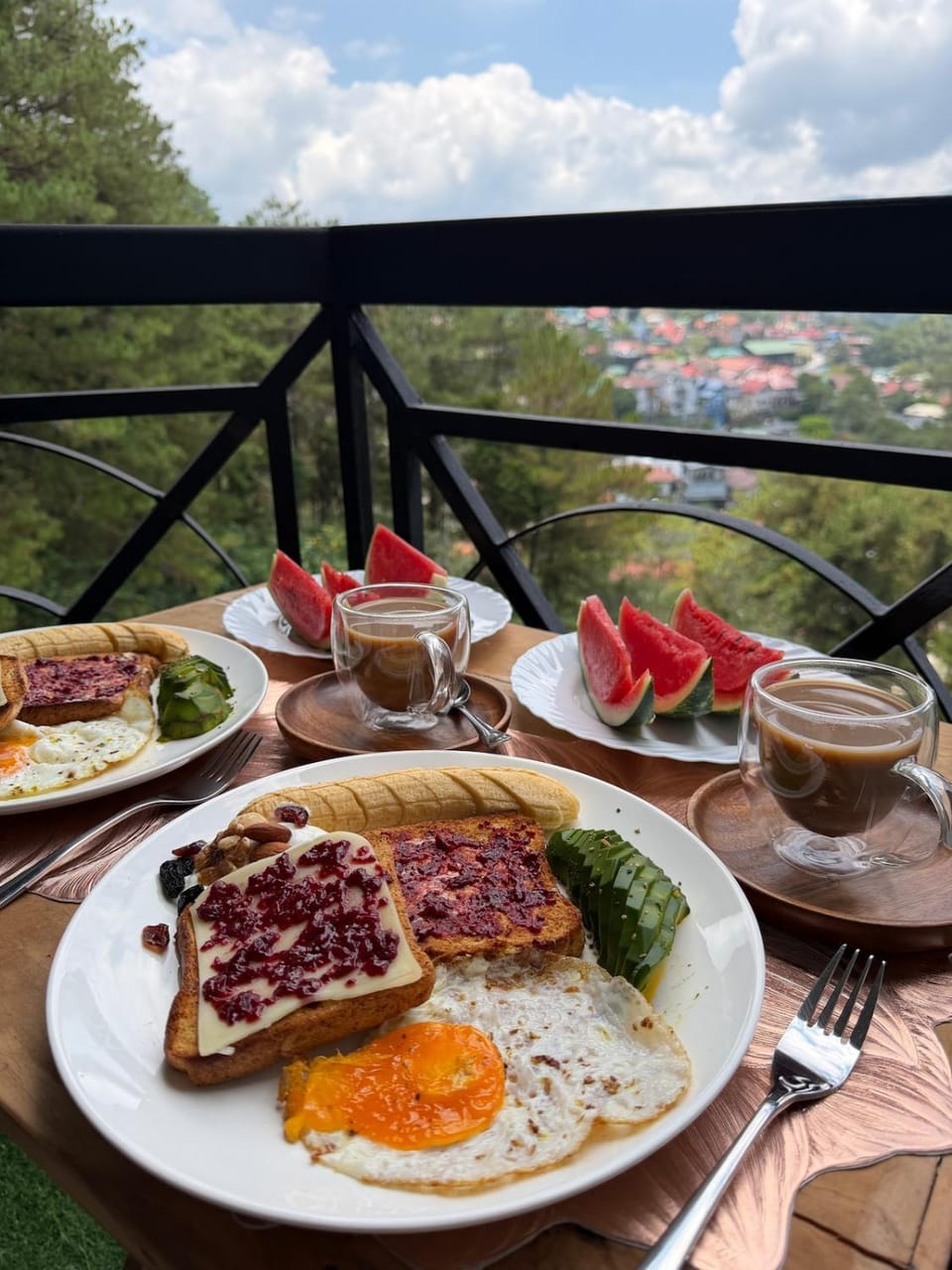 Cozy Stay with Mountain, Clouds & Pine Tree Views Apartment in Baguio