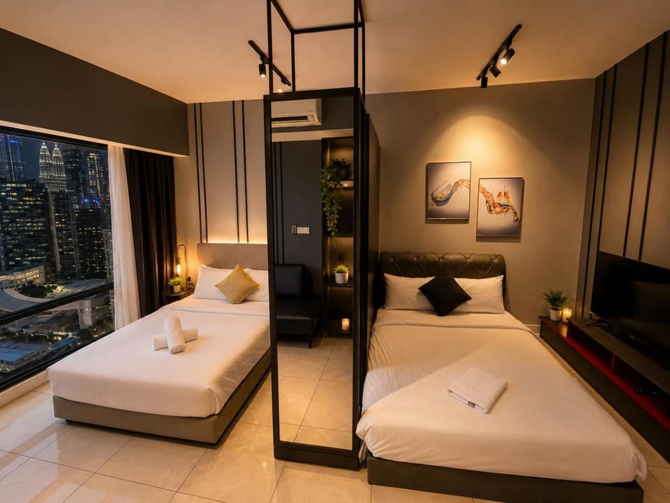 Bed, Photo of the whole room, Bedroom, towels