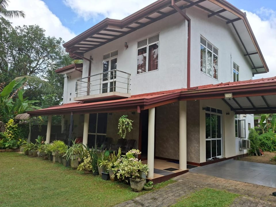 SURIYA Stay Home House in Western Province