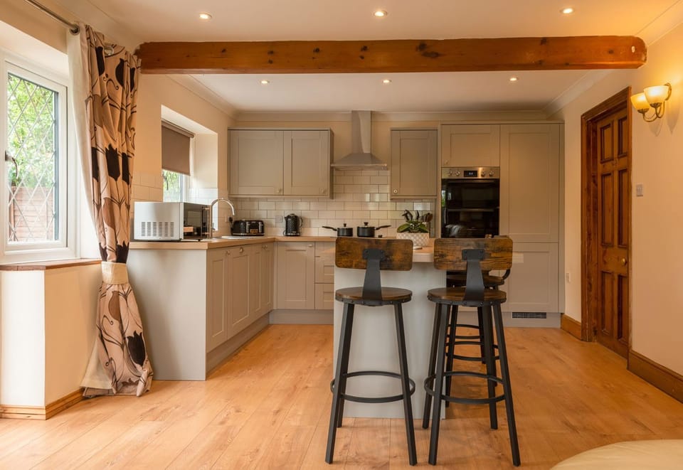 Riverside Cottage House in Brandon