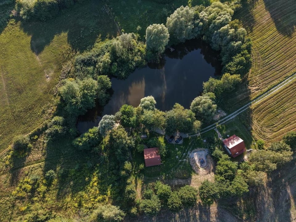 Kryjówka- domek z balią nad stawem bez sąsiadów Chalet in Poland