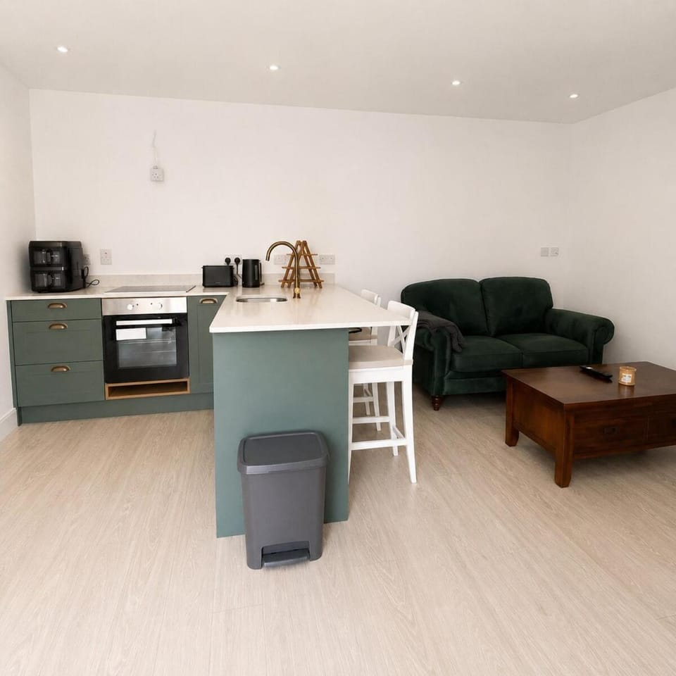 Cosy 2BR Wicklow Cabin Wiz Patio & Central Location Cabin in Wicklow