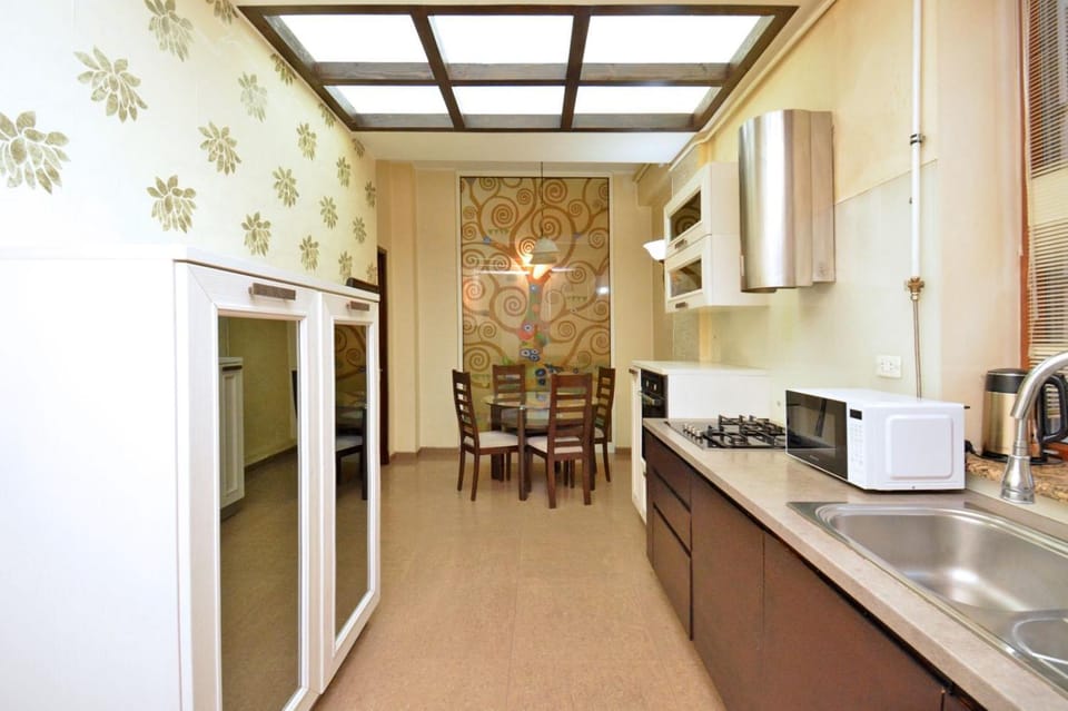 Kitchen or kitchenette, dishwasher, oven, stove