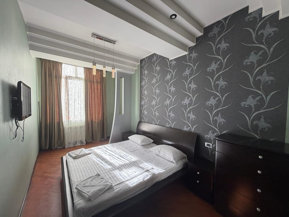 Bed, Photo of the whole room, towels