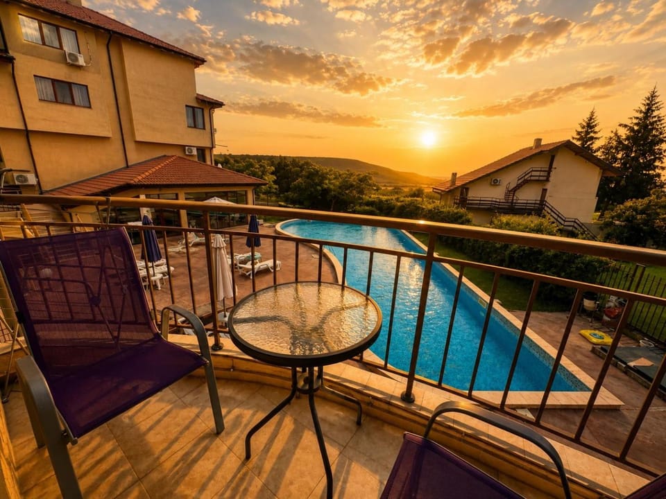 Patio, Day, Natural landscape, View (from property/room), Balcony/Terrace, Balcony/Terrace, Pool view, Swimming pool, Sunrise, Sunset, sunbed