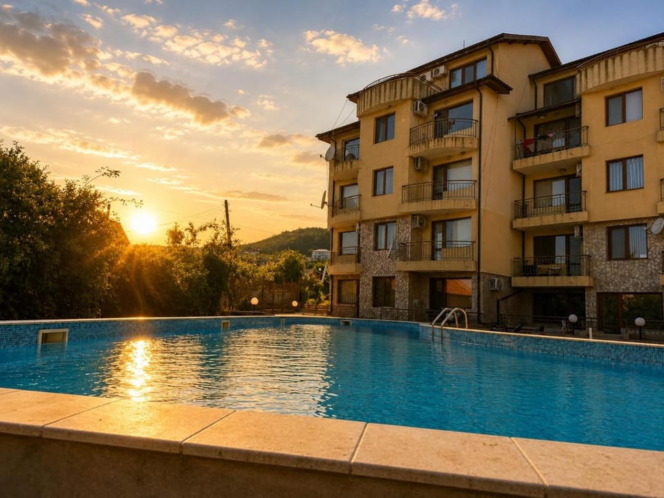 Property building, Day, Pool view, Swimming pool, Sunrise, Sunset, sunbed