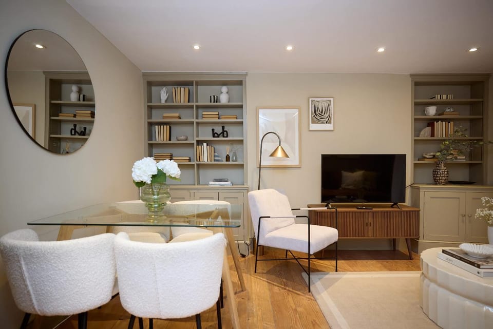 Living room, Dining area