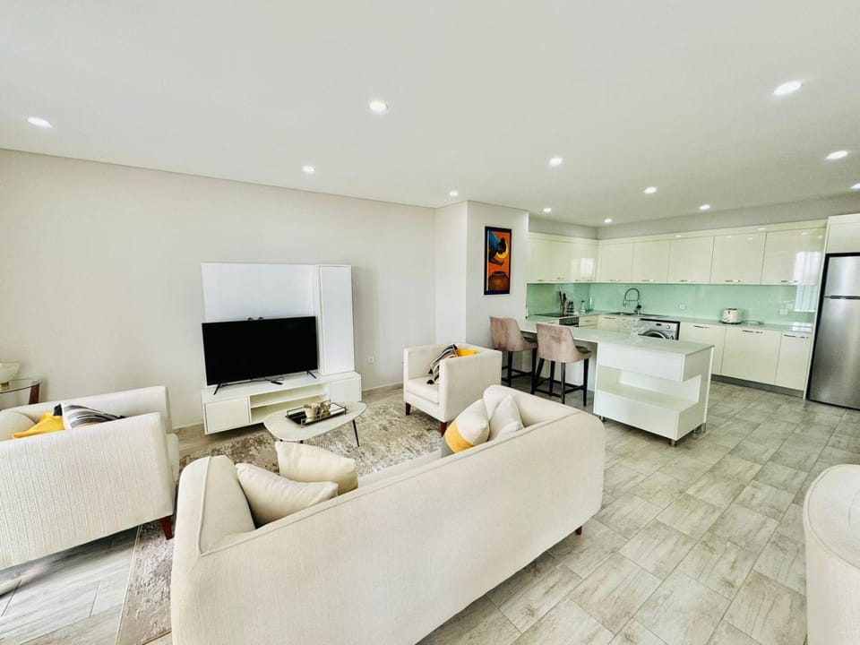 Luxouso Flat T4 na polana Plaza Apartment in Africa