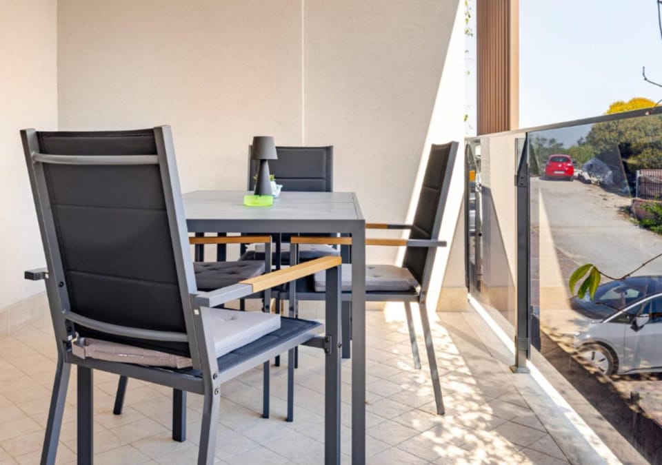 Patio, Day, View (from property/room), Balcony/Terrace, Living room, Seating area, Dining area