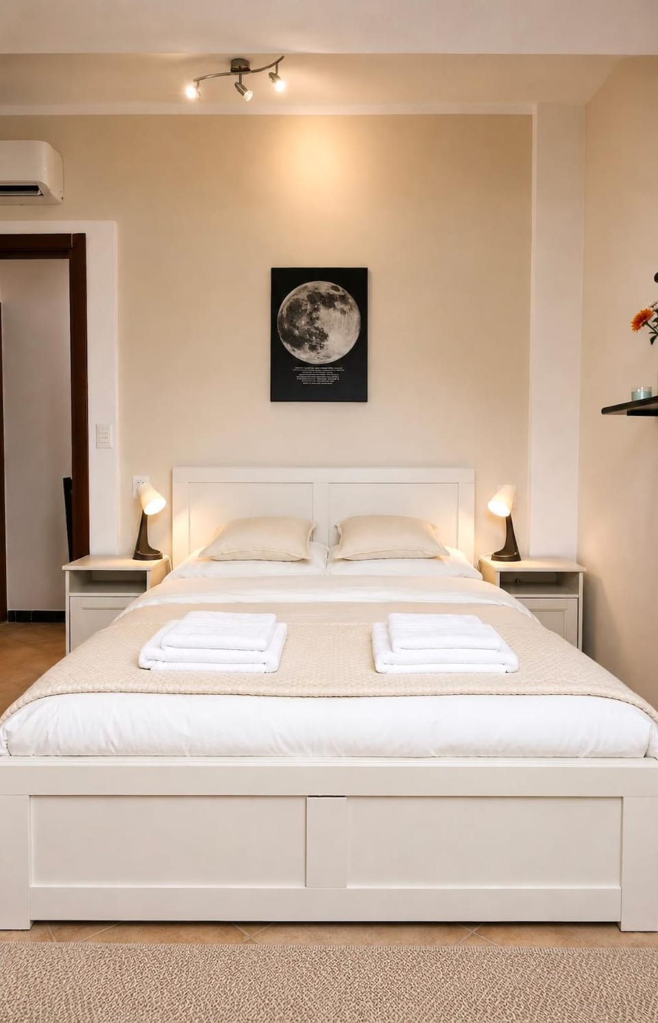 Bed, Photo of the whole room, Bedroom, towels, air conditioner