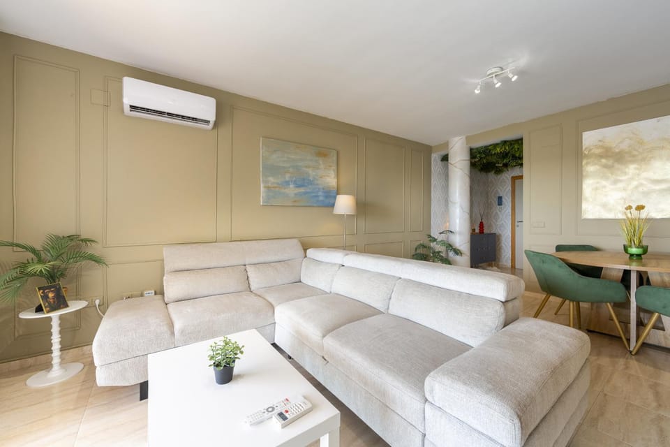 Living room, Dining area, air conditioner