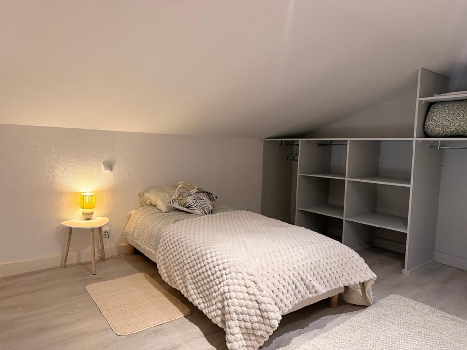 Bed, Photo of the whole room, Bedroom, wardrobe
