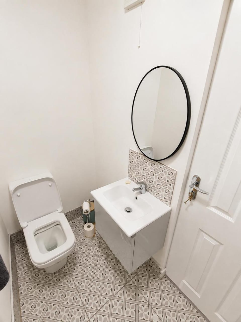 Studio 1 Main St Carrick - 20 steps from everything Apartment in Leitrim, Co. Leitrim, Ireland
