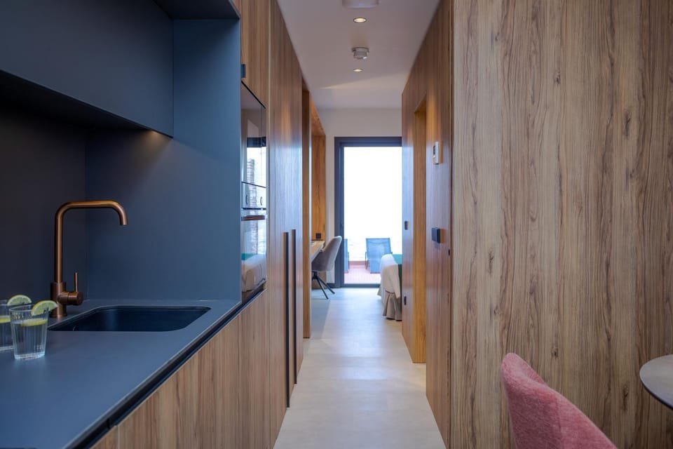 Cadiz Suites Apartment hotel in Valencia