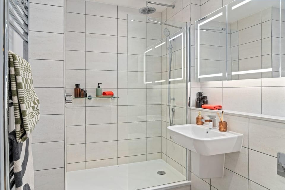 Shower, Bathroom, towels