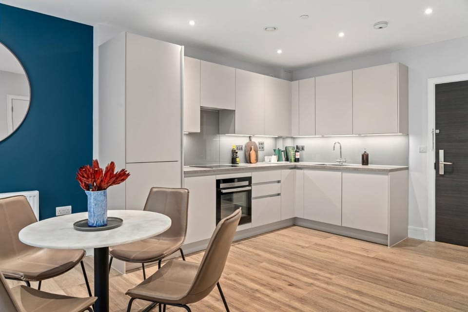 Kitchen or kitchenette, Dining area, oven, stove
