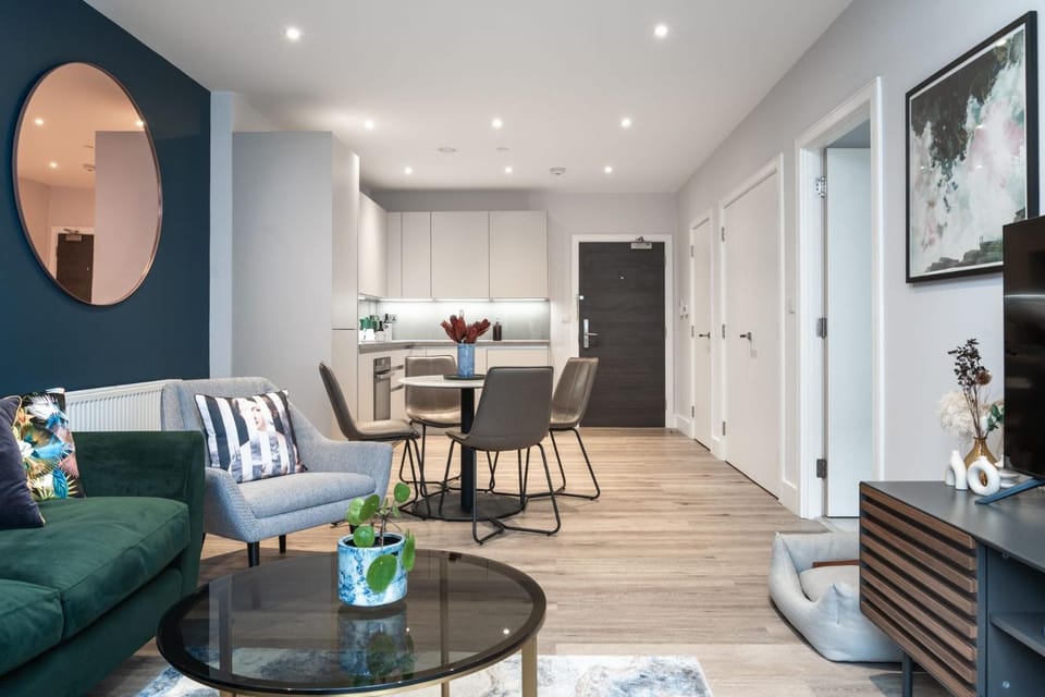 TV and multimedia, Kitchen or kitchenette, Living room, Seating area, Dining area