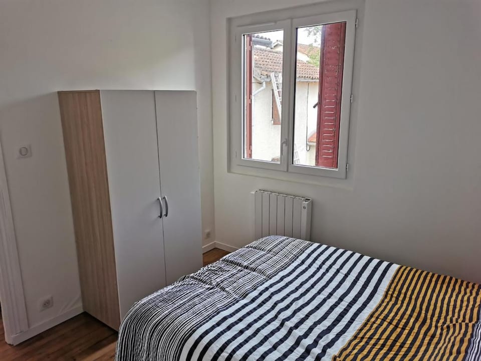 Bed, Photo of the whole room, Bedroom, wardrobe
