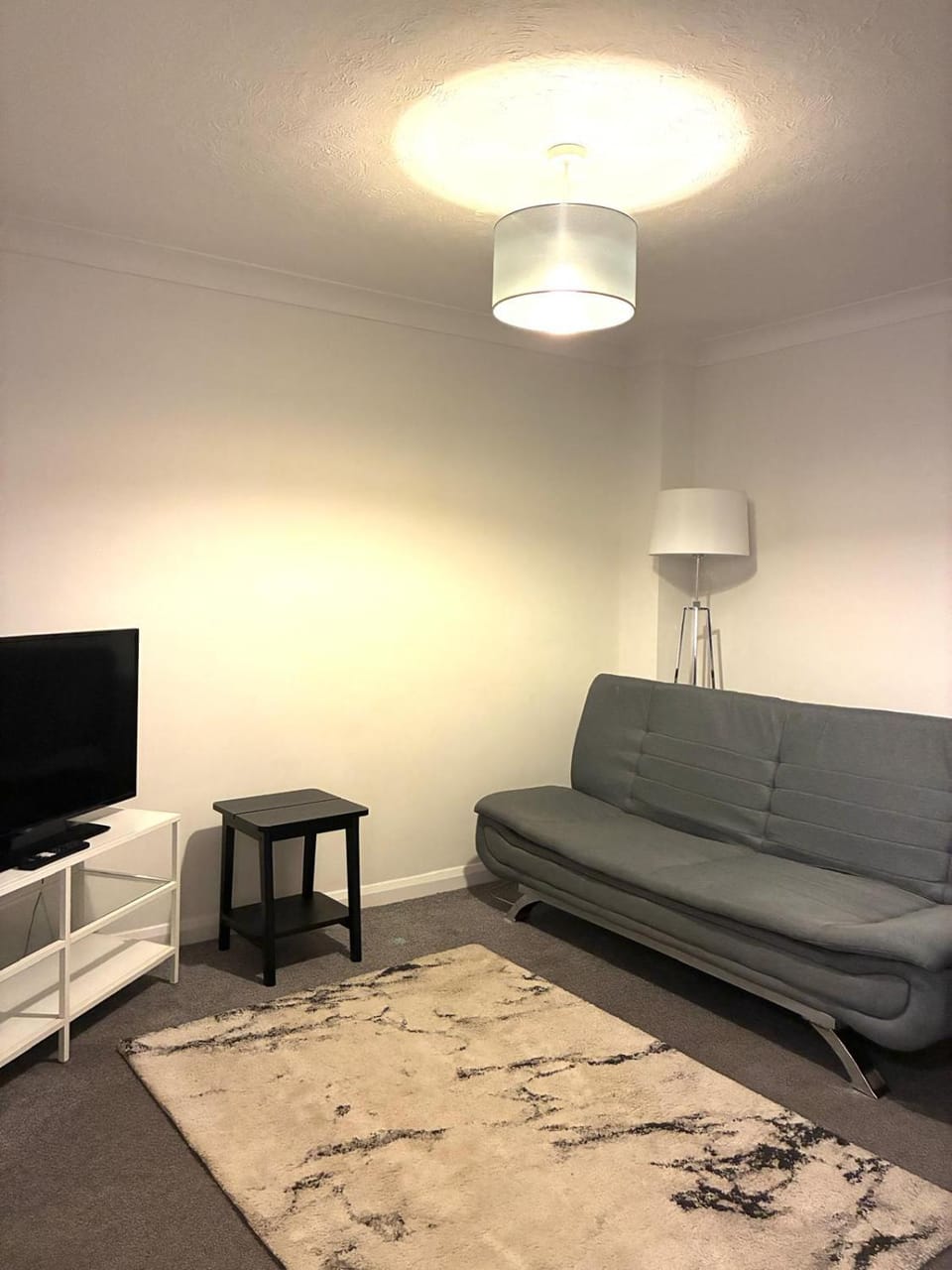 Modern 1-Bedroom House, Free Parking, Garden, Bus Links, Kitchen, Sky & Netflix House in Maidenhead
