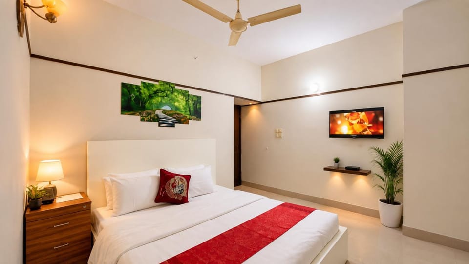 Photo of the whole room, Bedroom