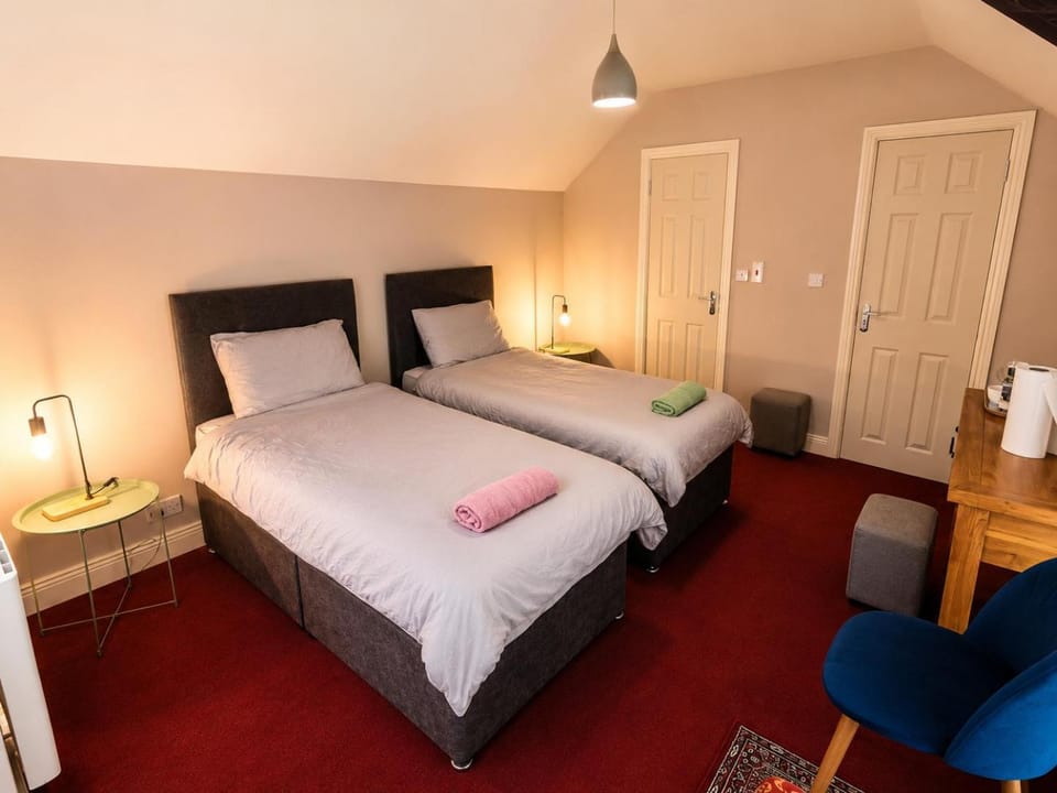 Studio 2 Main St Carrick - Room Only Apartment in Leitrim, Co. Leitrim, Ireland