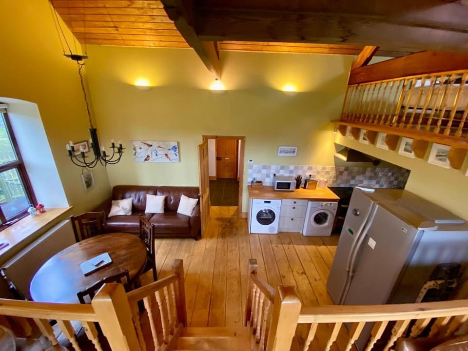 Dining area, pet friendly, washing machine, dryer