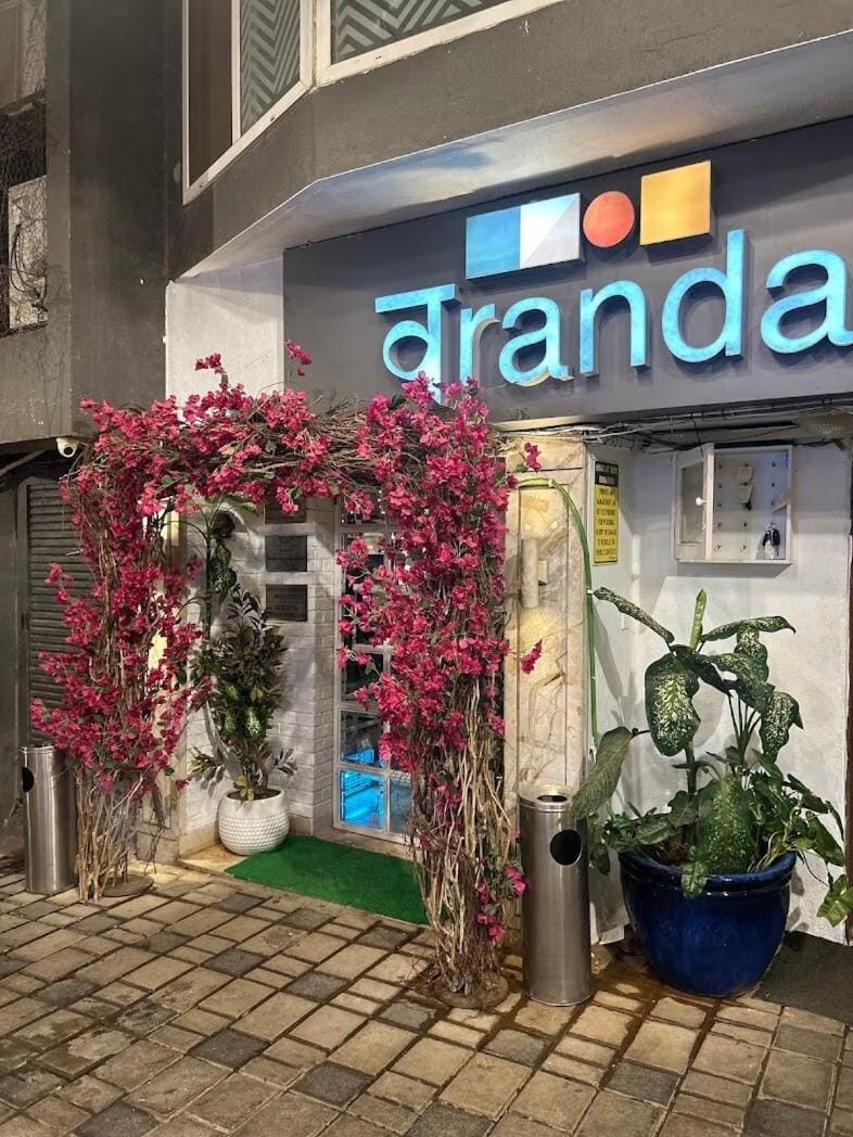 Airy 1 bed 2 bath in Bandra Area Wifi - 1 by Connekthomes Apartment in Mumbai