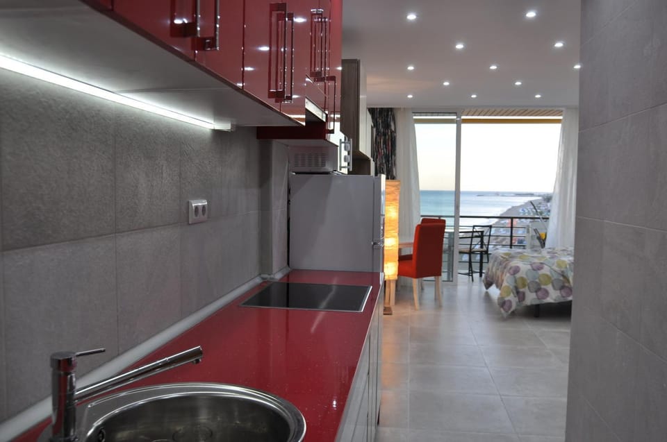 Kitchen or kitchenette, Sea view