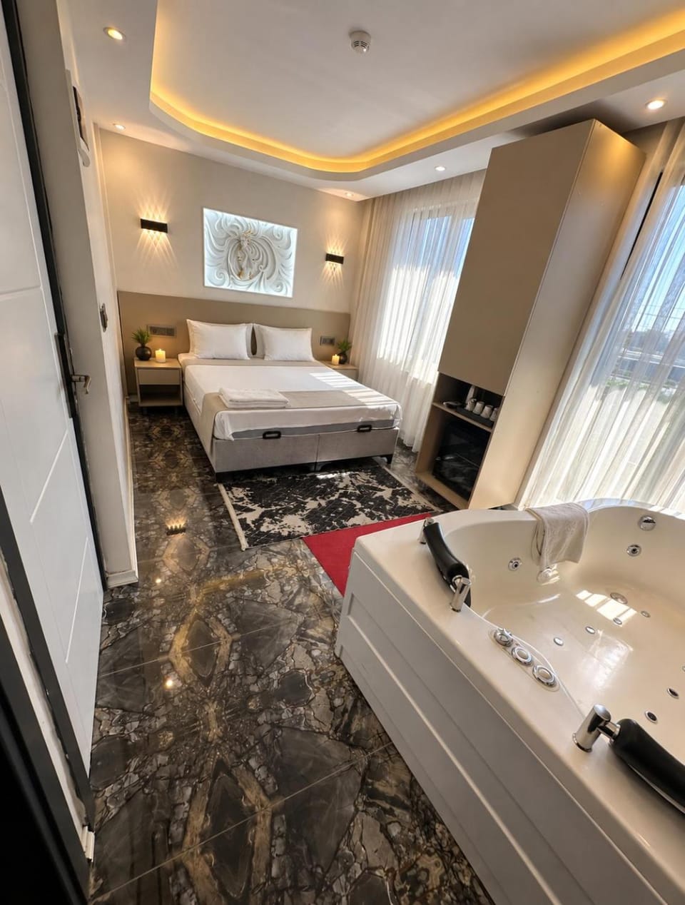 Bed, TV and multimedia, Photo of the whole room, towels