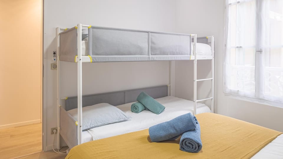 Bed, Bedroom, bunk bed