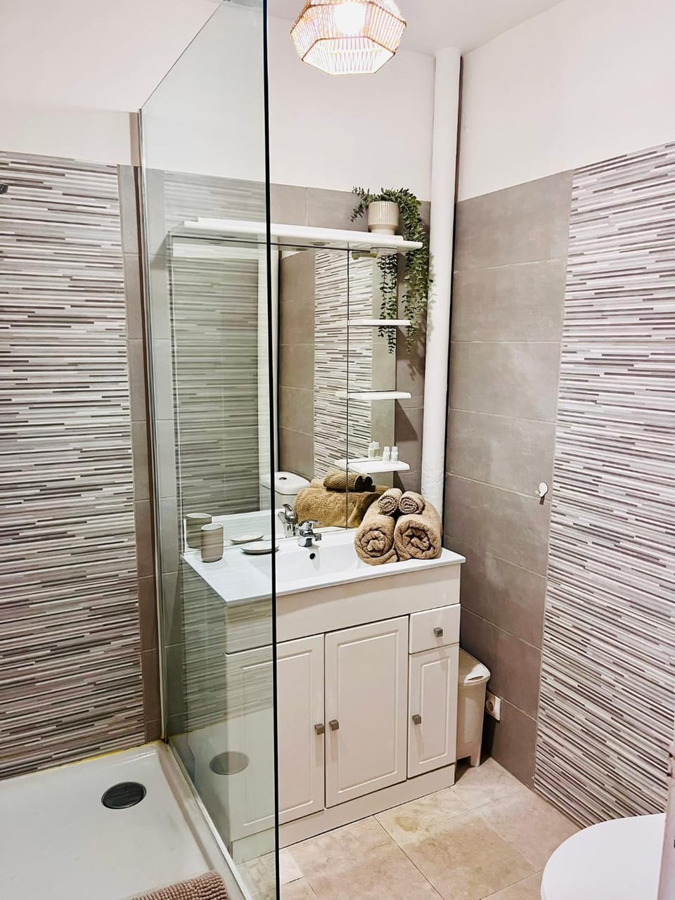 Shower, Bathroom, towels