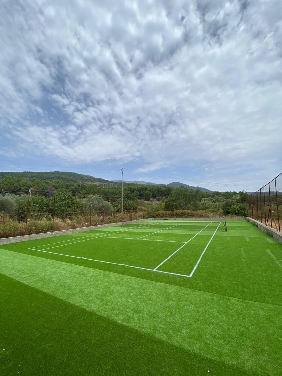 Day, Tennis court
