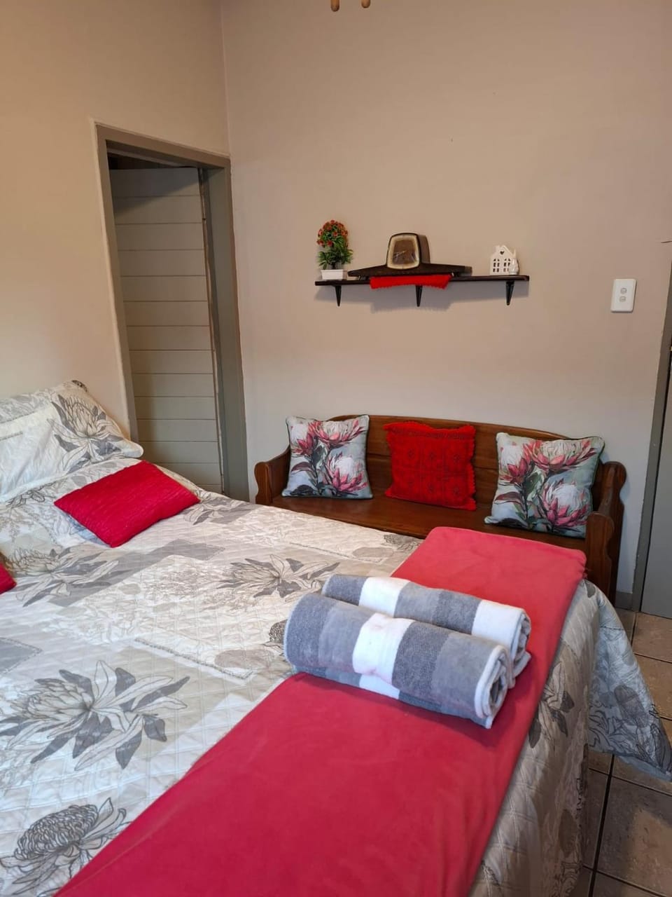 Rest-a-While Guest Rooms Bed and Breakfast in North West, South Africa